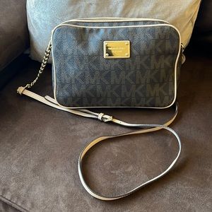 Michael Kors crossbody bag (lightly worn, fairly new)